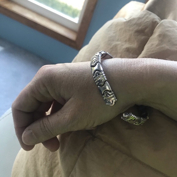 Unique Silver segmented bangle - Picture 2 of 4